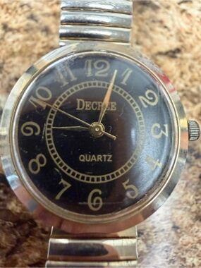 Decree DG3161 Quartz Watch Black Dial Large Numbers Silver Tone Stretch Band